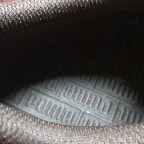 MUST SELL MOVING- ********* Men’s PUMA Sneakers… sz 8 1/2 EUC Barely worn. - Picture 9 of 10